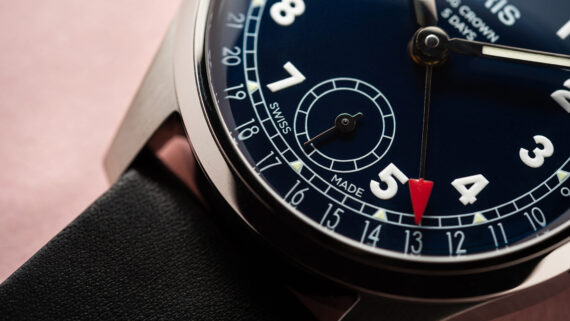 Big crown pointer Date 403 a